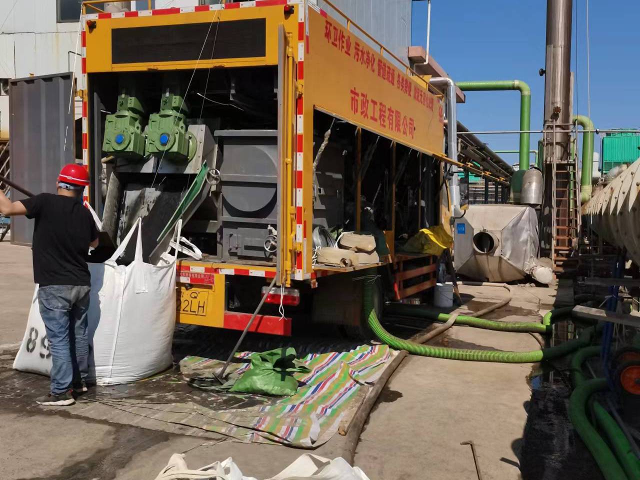 饶阳淤泥压干处理