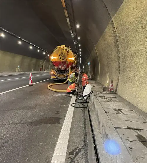 饶阳隧道排水渠清淤